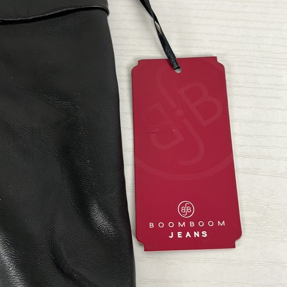 BoomBoom Jeans Black Red Rose Leather Skirt Size Medium - Picture 8 of 10